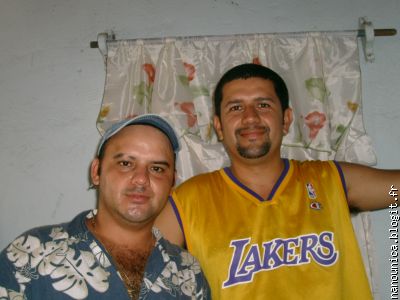 Alejandro (a droite) et l'un de mes nombreux cousin